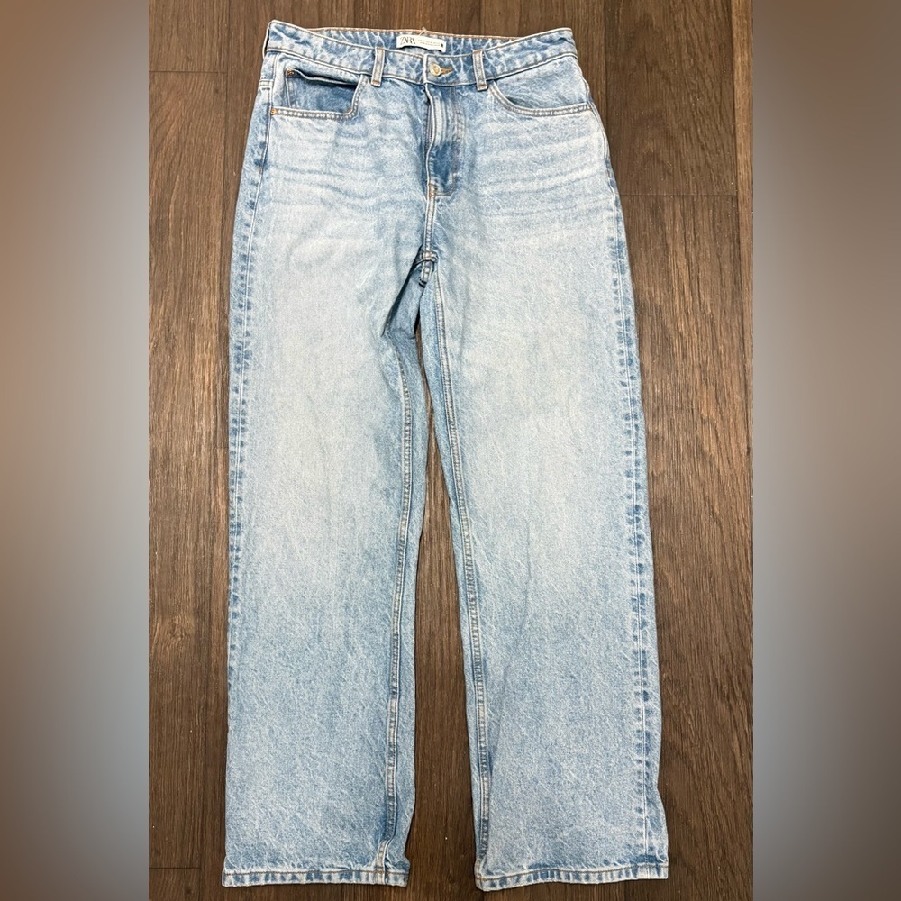 Zara Light Wash Straight Leg Jeans Size 10 High Rise Denim